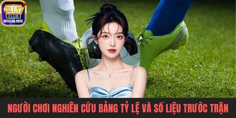 Người chơi nghiên cứu bảng tỷ lệ và số liệu trước trận